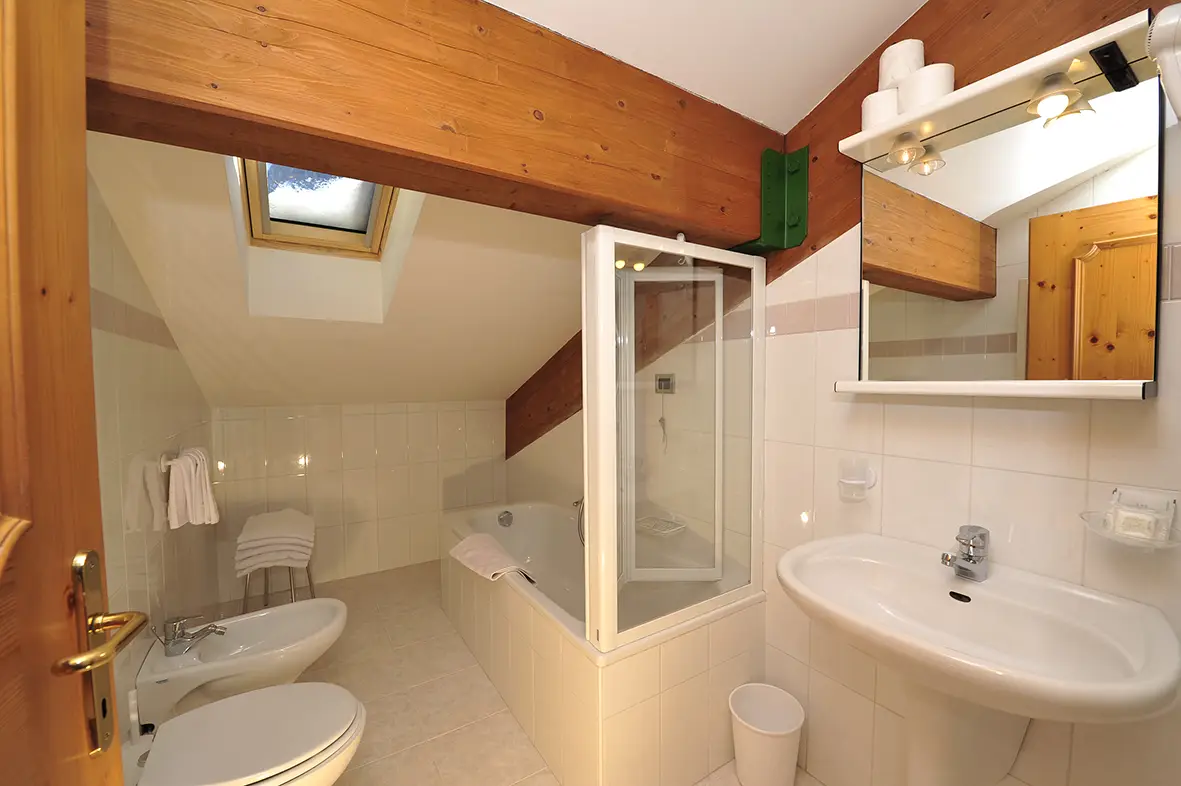 trilocale-standard-residence-taufer-bagno